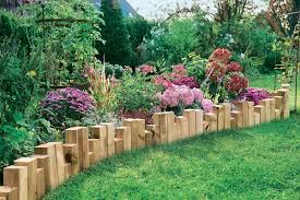 Kreativ Idee Fur Eine Beeteinfassung Aus Holz Garten Planen Garten Garten Gestalten