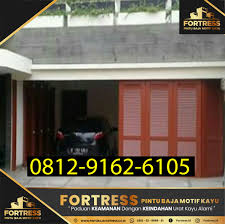 Pintu kayu membutuhkan pelumas secara regular sedangkan pintu besi bisa berkarat pada kondisi cuaca yang dingin dan basah. Pin Di 0812 9162 6107 Fortress Pintu Garasi