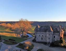 Le Chateau D Auzers 15240 Cantal Auvergne France Galerie Photos Chateau Chateau France Galeries De Photos