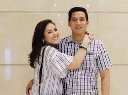 Anindia yandirest ayunda or better known as nindy ayunda (born 10 january 1989) is a singer from indonesia. Ditangkap Usai Terjerat Kasus Narkoba Ternyata Suami Nindy Ayunda Bukanlah Orang Sembarangan Pikiran Rakyat Bekasi