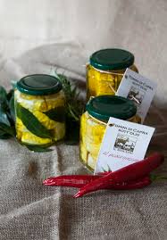 Il formaggio sott'olio è un'idea particolare e sfiziosa per conservare le feta in modo naturale con aromi e sapori diversi. Tomini Sott Olio Il Boscasso