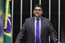 Corrupção: PF acha celular no esgoto e R$ 87 mil em buscas contra deputado