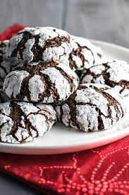 Light Flavorful And Crumbly Chocolate Crinkle Cookies They Re The Perfect Combination Chocolate Crinkle Cookies Best Cookie Recipes Crinkle Cookies Recipe