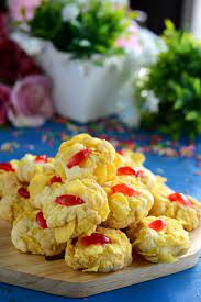 So, bahan dia pun agak canggih la ye. 10 Aneka Biskut Berasaskan Keju Memang Sedap Lemak Manis