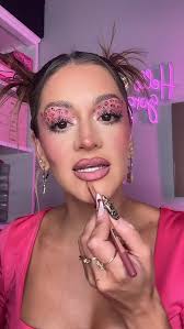 Outfit maquillaje y peinado para ir al concierto de @emiliamernes 🐆🩷✨,  MAKEUP: , @maccosmetics @rarebeauty @hourglasscosmetics @lauramercier  @charlottetilbury @love.i.amor @makeupforever @covergirl ...