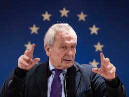 Xavier Vidal-Folch defiende el compromiso periodístico con los valores  europeos al recibir el premio Ernest Udina