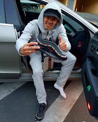 Capital bra erreicht krassen meilenstein. Capital Bra Neuer Lieblingsschuh Nurnochgucci Facebook