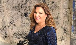 Η «βασίλισσα των χαλιών» μοιράστηκε τη χαρά της με τους διαδικτυακούς της. Despoina Moirarakh Paei Sth Farma Flashstars Gr