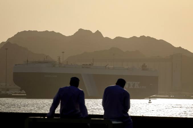 Oil prices drop as U.S. and Iran pause fighting over weekend to allow for diplomatic talks; Brent crude falls below $90.