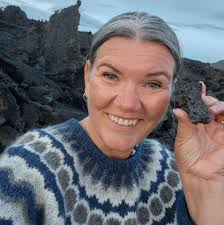 Where to find a lopapeysa for a growing 12-year-old in Iceland?