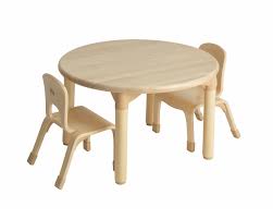 La table basse relevable doit avant tout être choisie en fonction de l'espace. Table Ronde Woodcrest Et Ensembles De Chaises Par Community Playthings Canada Louise Kool Galt