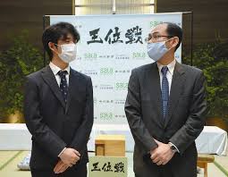 May 18, 2021 · 日本将棋連盟の里見香奈女流王位vs山根ことみ女流二段 第32期女流王位戦五番勝負第2局のページです。日本将棋連盟は伝統文化としての将棋の普及発展と技術向上や将棋を通じた交流親善などを目的とした公益社団法人です。 ãã‚‡ã†çŽ‹ä½æˆ¦ç¬¬ï¼'å±€ æœ¨æ'çŽ‹ä½ æ—©ãï¼'å‹ã¤ã‹ã‚€ è—¤äº•ä¸ƒæ®µ é›†ä¸­åŠ›åˆ‡ã‚‰ã•ãªã„ æ±äº¬æ–°èž Tokyo Web