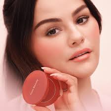 CANDIDS: Selena deixando a boate The Abbey Food & Bar em West Hollywood, CA  (27/06)