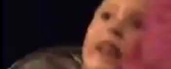 Terrore sulle montagne russe: si rompe cintura di sicurezza, bimbo  trattenuto dal papà