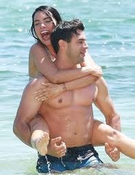 La hija pródiga is a mexican telenovela that premiered on azteca uno on october 23, 2017, is an original story by josé ignacio valenzuela produced by ana celia urquidi for tv azteca, which stars isabel burr and christian de la campa. Who Is Christian De La Campa Dating Christian De La Campa Girlfriend Wife