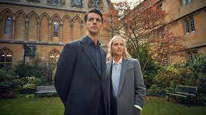 In oxford's library, american historian and reluctant witch diana bishop unwittingly calls up an ancient magical manuscript, and finds herself confronted by geneticist and vampire matthew clairmont, who is determined to get his hands on the book. A Discovery Of Witches Staffel 1 Moviepilot De