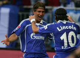 Danilo fernando avelar ist ein brasilianischer fußballspieler, der beim fc turin unter vertrag steht. Fc Schalke 04 On Twitter William Becomes The 15th Brazilian To Sign For Fc Schalke 04 Can You Name Them All S04 Bemvindowilliam