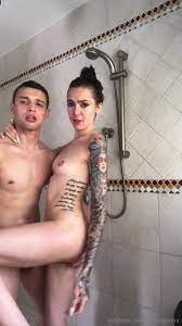 Marley Brinx under Shower