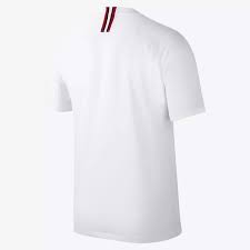 A camisa do psg away é perfeita para os torcedores demostrarem sua amor pelo gigante francês. Camisa Paris Saint Germain Jordan Iii 18 19 Torcedor Nike Masculina Branco