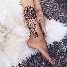 Tatouage Mandala Cheville On Craque Pour Un Tatouage Mandala Elle Tattoos Henna Tattoo Designs Leg Tattoos