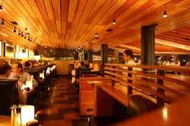 The restaurant s wine list features chardonnay, sauvignon blanc, merlot, pinot noir and zinfandel. R D Kitchen Kitchen