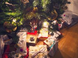 Wenn es im haus nach bratäpfeln und lebkuchen duftet, macht das weihnachtliche dekorieren besonders viel spaß. Das Richtige Geschenk Fur Enkel Finden So Klappt Es Liebenswert Magazin