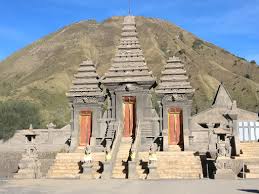 Ranu pane berada di kaki gunung semeru, atau lebih tepatnya terletak di desa ranupani kabupaten lumajang. Bromo Tengger Semeru National Park Malang Destimap Destinations On Map
