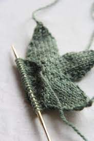 I'm knitting these cute stars for christmas and they are so much fun. Staronneedle Knitting Star Christmas Knitting Knitting Yarn Knitting Projects