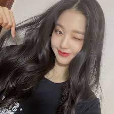 Lagi nyari inspirasi model rambut panjang pria yang bikin tampilan kece dan disukai tren model rambut panjang pria selalu aja berubah mengikuti perkembangan zaman. Pin Oleh ì¨ì˜¤ Di Iz One Selebritas Wanita Cantik Gadis