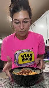 Val Rogers's Instagram, Twitter & Facebook