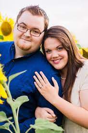 Curvy Engagement Texas Sunflower Fun Lemons And Tea Photography The Pretty Pear Bride Plus Size Bridal Magazine Engagement Pictures Poses Engagement Photo Poses Couples Poses For Pictures