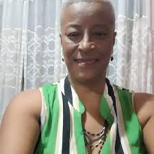 Simon , look at me"- Daphne