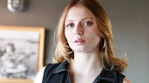 Sahipsizler dizisinde Devran'ın sevgilisi Vera kim? Yasemin Szawlowski'nin  yaşı ve nereli olduğu araştırılıyor » Mavi Kadın