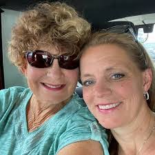 Desiree Noyes's Instagram, Twitter & Facebook