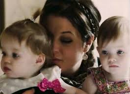 Lisa with her children Harper and Finley photo