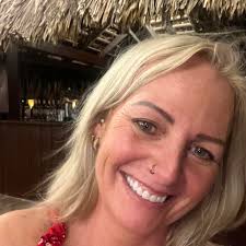 Hello long shot! would anyone be able to squeeze me in for a T zone  tomorrow? Or even just a scandi hairline 🙏🏼 x