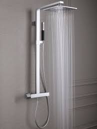 Une Colonne De Douche Avec Mitigeur Thermostatique Colonne De Douche Douche Idee Deco Salle De Bain Moderne