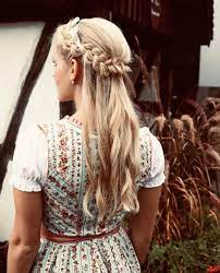 Paula Kreidler On Instagram Life Isn T Perfect But Your Hair Can Be Wasen Dirndl Oktoberfest Oktoberfestfrisur Oktoberfest Frisur Your Hair Dirndl