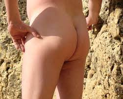 File:Nackter Mann von hinten an der Algarve.jpg - Wikimedia Commons