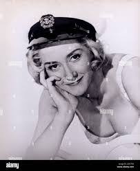 Maureen Pennington's Instagram, Twitter & Facebook