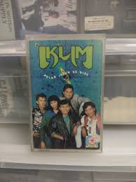 Percutian ke luar negara satu yang mustahil? Iklim Bulan Jatuh Ke Riba Music Media Cd S Dvd S Other Media On Carousell