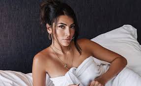 Giulia salemi / top pics. Giulia Salemi Instagram Decollete Strizzato In Un Reggiseno A Balconcino Da Togliere Il Fiato