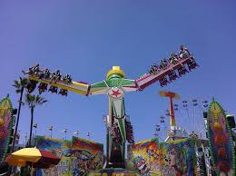 Maybe you would like to learn more about one of these? Juego Mecanico Se Levanta Del Suelo Con Personas A Bordo