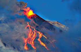 İtalya'nın güneyindeki sicilya adası'nda bulunan etna yanardağı'nda meydana gelen patlamada 10 kişi yaralandı. Etna Yanardagi Catania Gorulecek Yerler
