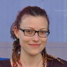 Sarah Frank's Instagram, Twitter & Facebook