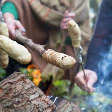 Stockbrot Selber Machen So Gelingt Der Lagerfeuer Snack Stockbrot Rezept Stockbrot Essen Und Trinken