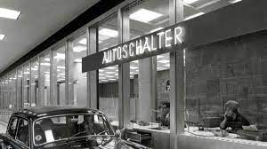 Central portal of deutsche bank group, one of the world's leading financial service. Die Irrfahrt Geht Weiter Wirtschaft
