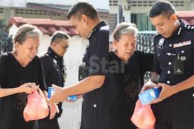 Petaling jaya dibuka sebagai kota pada tahun 1952 dan didesain sebagai kota satelit bagi ibu kota malaysia, kuala lumpur. Memori Pau Kaya Selepas 3 Dekad Ketua Polis Pj Jejak Kasih Penyelia Syarikat Bapa Terharu Aunty Ah Siong Simpan Keratan Akhbar Berita Saya Viral Mstar