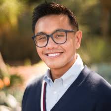 I graduated from New York University School of Law! Three years flew by in… 