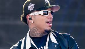 Veja a letra de 'Taylor', de Veigh